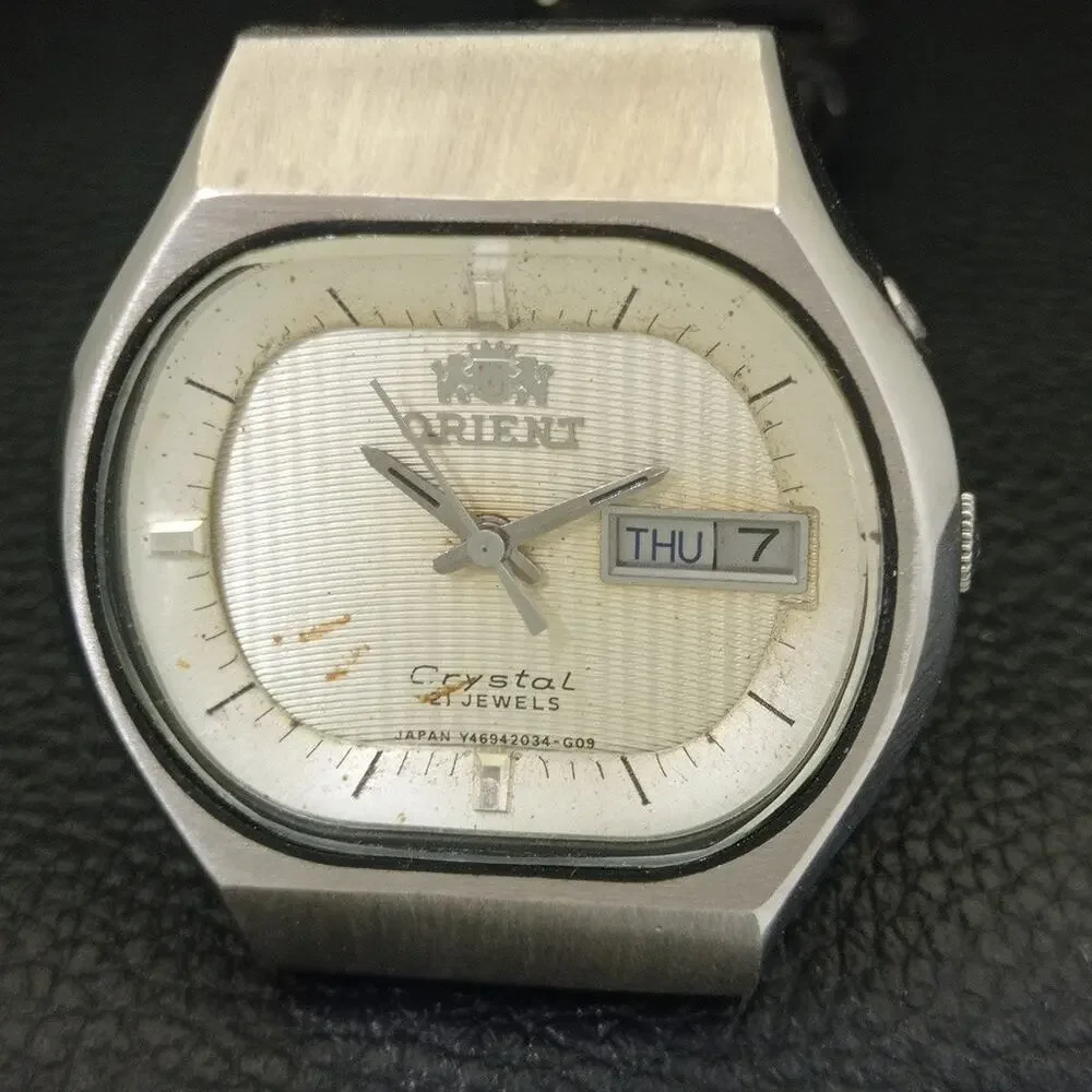 Vintage 1977 Oval Orient Automatic Mens Silver Watch W/daydate & White accents